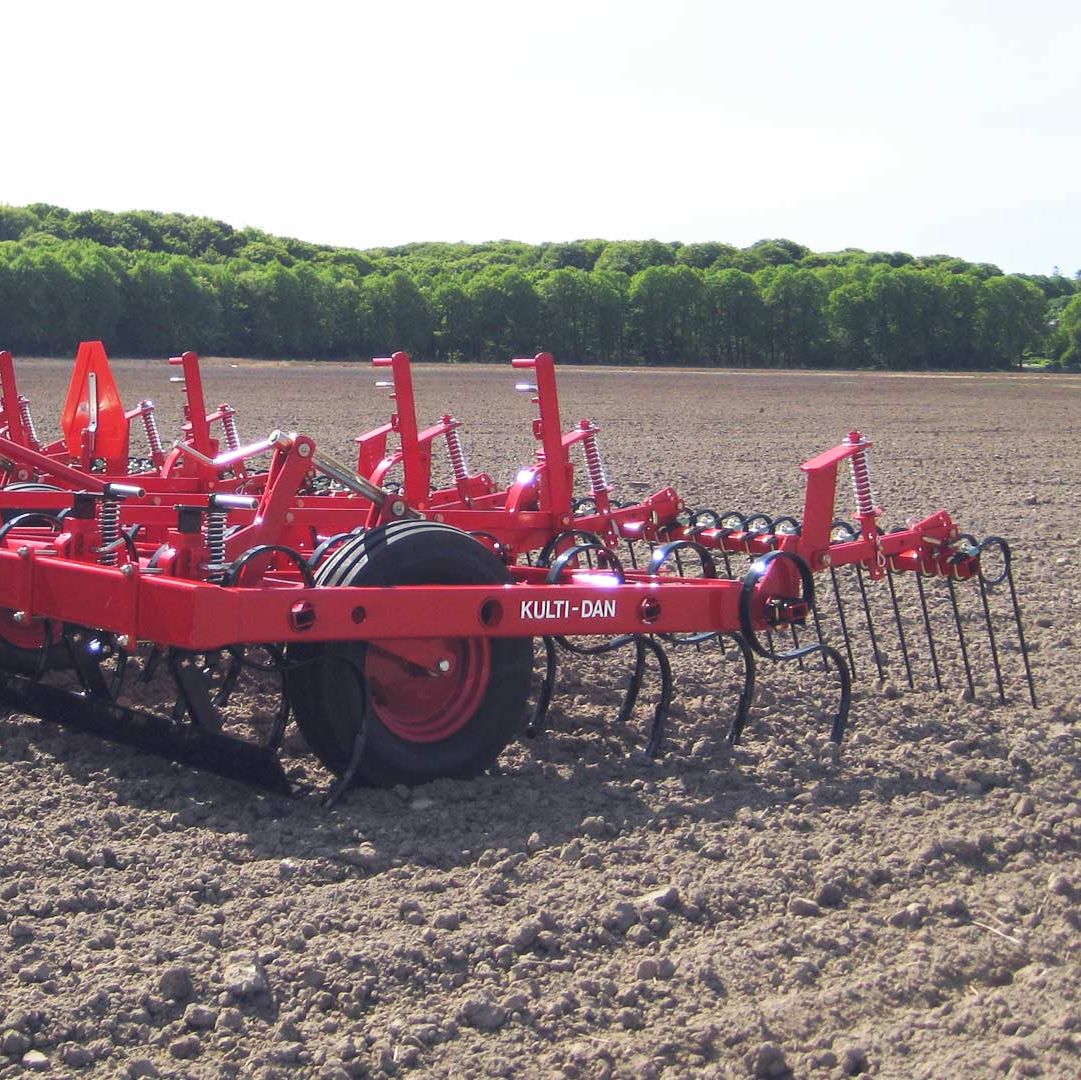 Køb dine HE-VA Harver, Strigler og Tromler hos Karl Mertz