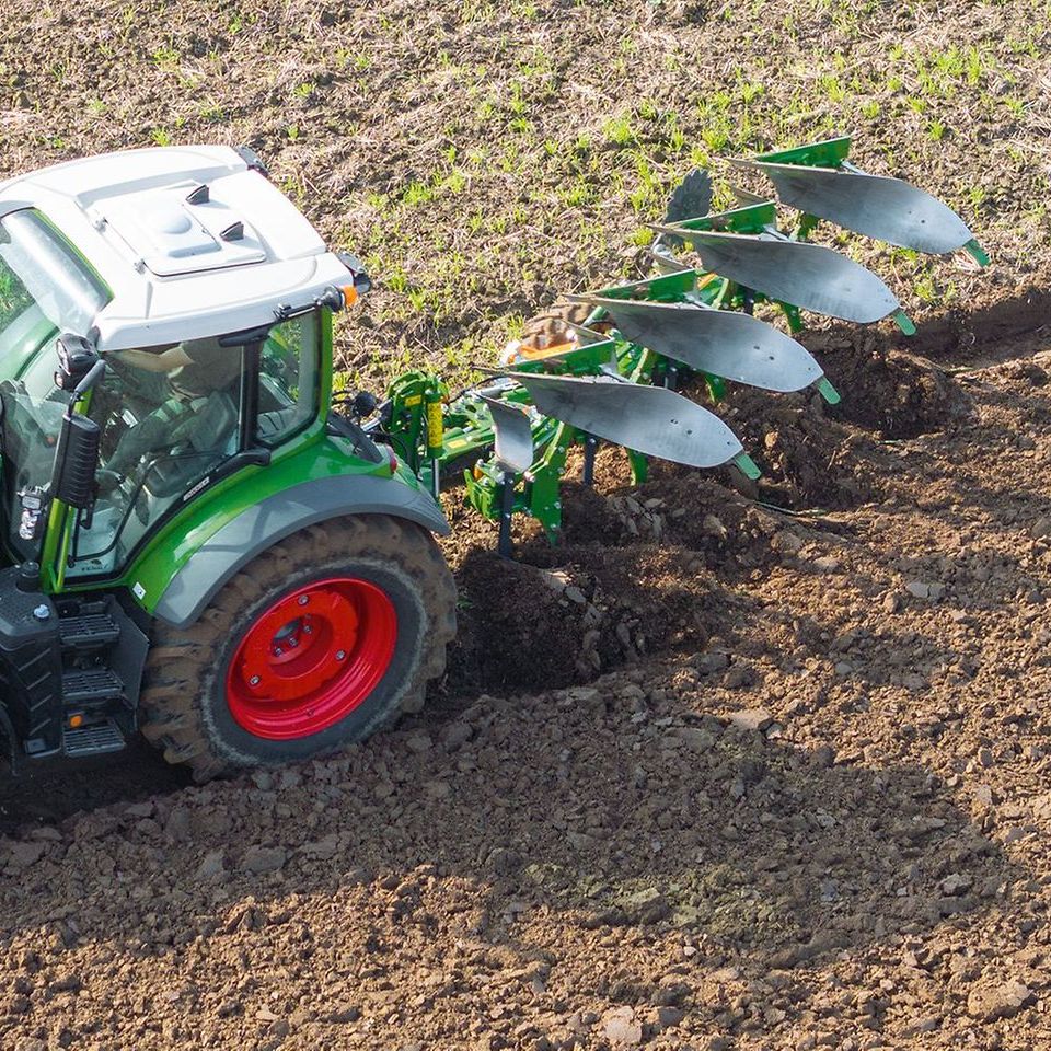Køb dine Amazone harver, strigler, tromler, såmaskiner og plantebeskyttelsesprogram hos Karl Mertz