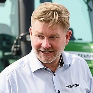 Jesper Justesen - Sælger Specialist i landbrugsmaskiner Fendt og Valtra traktorer  +45 2961 9771 jij@karlmertz.dk